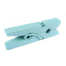 Les pinces sont recouvertes par des parties en silicone soft grip, faciles à manipuler et qui ne déforment pas les vêtements. Mini Pince A Linge Bois Bleu Articles De Presentation Pour Mariage Pinces Decoratives