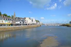 Port De Binic Avec Ses Commerces Station Balneaire Bretagne Canoe