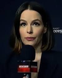 Carol Annis's Instagram, Twitter & Facebook