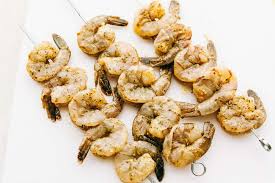 Thaw the shrimp in the refrigerator overnight or, for a quick defrost method, place the frozen shrimp in a colander and run them under cold. Fubwefku9xiojm