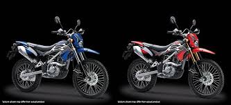 Sangat menarik ketika kumpulan gambar modifikasi klx 150 supermoto motor kawasaki buat adventure racing trail terbaru ini bisa menjadi salah satu inspirasi bagi kamu bisa memilih warna dengan warna merah putih hijau biru kuning hitam abu abu pink dan merah muda atau warna lainnya. Diam Diam Kawasaki Klx 150 Dapat Warna Baru Harga Tetap Otosia Com Line Today