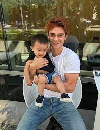 Apa posted a photo of him and his girlfriend, clara berry, lounging on the couch with what appears. Riverdale Kjapa Apa Riverdale Celebrity Crush