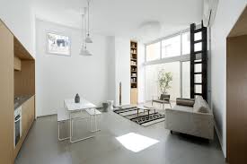 50 Qm Wohnung Mit Garten In Jaffa Itai Palti Studio Minimalism Interior Small Room Design Minimal Interior Design