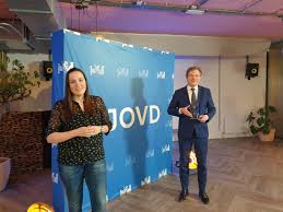 Cda'er pieter omtzigt laat zich tijdelijk vervangen als kamerlid. Pieter Omtzigt Pieter Omtzigt Ayfer Koc Gezin Geenstijl Tendentieus He Is One Of The Very Few Members Of Dutch Parliament Who Is Doing Its Best To Find The Truth