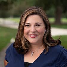 Leigh Lindsey's Instagram, Twitter & Facebook