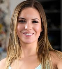 Summer Brooks's Instagram, Twitter & Facebook