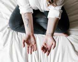 Patient perspective on pinky finger arthritis which turned out to be either rheumatoid arthritis or maybe psoriatic arthritis. Why Do My Hands Hurt At Night