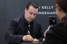 We head to russia to meet him . Rammstein Till Lindemann Schockiert Nach Pornovideo Mit Vergewaltigungsgedicht