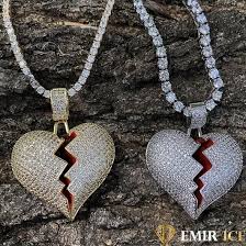 Pendentif Coeur Brise Le Celebre Collier Heart Break Emirice Com Pendentif Coeur Collier Pendentif Collier