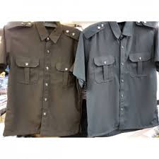 Bapak yang memakai baju safari di foto ini, yang juga orang yang diukur di photo diatas adalah kelihan banjar. 7 Pilihan Baju Safari Untuk Kaum Pria Agar Semakin Gagah
