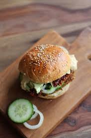 Die Besten Burger Der Welt Selbstgemachte Brotchen Mit Marokkanischen Burger Patties Avocado Und Hummus Amerikanisches Essen Beste Burger Essen Rezepte