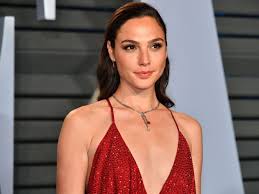 She is currently living in los angeles with her husband and daughter in a million dollars mansion of worth $694,200 to $749,900. Gal Gadot Chopped Off Part Of Her Finger Her Husband Threw It Out