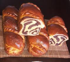 Iata si cozonacii moldovenesti cu nuca si cu rahat. Cozonac Moldovenesc ReÈ›eta OriginalÄƒ Cu NucÄƒ Dcnews