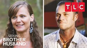 Kim Dustin's Instagram, Twitter & Facebook