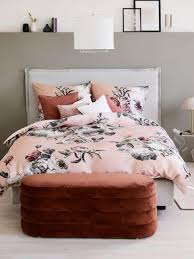 E se la zona notte è spaziosa e si presta ad accogliere complementi d'arredo che sappiano coniugare estetica e comfort in un abbraccio non potrete certamente rinunciare alla comodità di una cassapanca per camera da letto, che arreda con stile e restituisce alla stanza un senso di ordine. Panca Per La Camera Da Letto Westwing