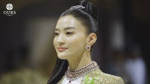 Leo Linn's Instagram, Twitter & Facebook