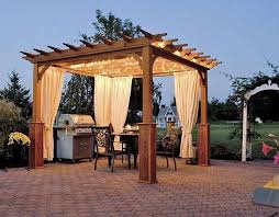 Tettoia in legno con impianto di illuminazione. Illuminare Un Gazebo Foto Design Mag