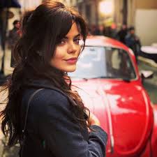İlkokul'dan itibaren tiyatro ile ilgilendi. Hilal Altinbilek Tv Series Biography Turkish Drama