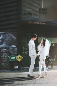 41 Casual Wedding Dress For Smart Lady In 2020 Wedding Bridesmaids Photos Korean Wedding Photography Pre Wedding Photoshoot