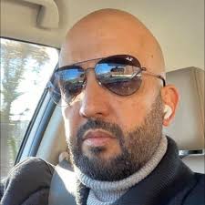 حسینعلی_شبان‌پور پیرمرد چوپان شهرضایی که فرزندش در فاو جان خود را از دست  داد ، کسی است که به خوبی به آواهای موسیقی اصیل تسلط دارد و در صحرا و زیر سقف