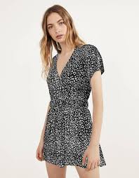 Nei negozi d'italia e online fino ad esaurimento scorte. Tuta Plissettata Stampa Vestiti Donna Bershka