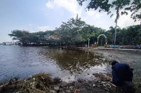 Pantai karang jahe atau karang jahe beach terletak di di desa punjulharjo, kecamatan rembang, sedangkan. Penanganan Genangan Di Objek Wisata Loang Baloq Terkendala Alat Antara News Mataram Berita Ntb Terkini