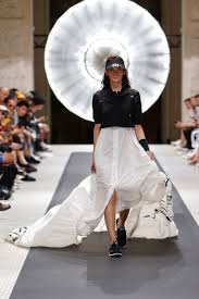 Y 3 Spring 2019 Ready To Wear Collection Vogue Fashion Show Fashion Fashion Show Collection