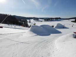 Souvent, les parents sont obligés de réduire leur temps sur la montagne pour. La Station De Ski Les Gentianes A Vendre
