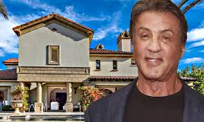 Sylvester stallone icona dei film d'azione per eccellenza ha messo in vendita la sua casa extra lusso, si tratta di una villa che l'attore ha acquistato due anni fa nella coachella valley per la modica cifra di. Sylvester Stallone Lists California Mansion Up For Sale For 4 19m Daily Mail Online