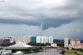 Man deliberately step on neighbour's parcel. Singapore Waterspout Mapio Net