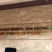 Datuk douglas uggah embas menteri sumber asli dan alam sekitar malaysia. Fotos Bei Kementerian Sumber Asli Dan Alam Sekitar Nre Regierungsgebaude