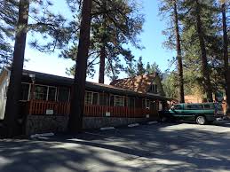Zaledwie 20 minut po opuszczeniu przytulnej biblioteki w wrightwood znalazlam sie z powrotem na szlaku, gdzie pogoda znow wymagala zacisniecia zebow. Pct Day 22 Zero In Wrightwood Lifetimetrails