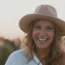 Kate Hendrix's Instagram, Twitter & Facebook