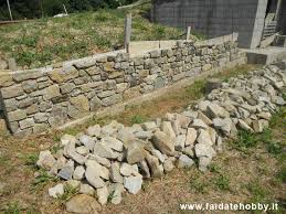 Esistono diversi tipi di muratura che possono essere classificati in. Come Costruire Un Muretto Di Pietra In Muratura Muratura