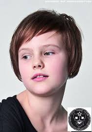 Frisuren Bilder Kurzer Bob Mit Mini Pony Frisuren Haare Kurzhaarschnitt Madchen Haarschnitt Kurz Kinderhaarschnitte