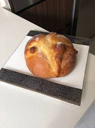 Pan De Muerto Tradicional Facil Receta De Dave Receta En 2020 Pan De Muerto Recetas De Comida Calaveras De Chocolate