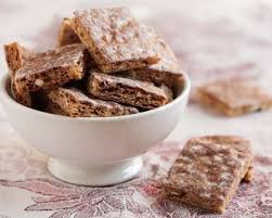 Leckerlis De Bale Biscuits Suisses Epices Aux Fruits Secs Et Miel Recipe Meringue Desserts Desserts Food