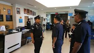 Di mana balai polis trafik shah alam? Balai Polis Shah Alam Seksyen 17 Bertanya J