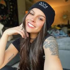 Amber Connell's Instagram, Twitter & Facebook