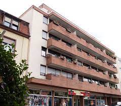 Sie ist ideal für große familien oder wohngemeinschaften geeignet und besticht durch ihre hohen und gut geschnittenen räume. 2 Zimmer Wohnung Zum Verkauf Sachsenstrasse 6 8 75177 Pforzheim Nordstadt Mapio Net