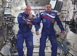 Nasa Astronaut Already Feels At Home In Space As 1 Year Journey Begins Scott Kelly Nasa Astronauts Astronaut