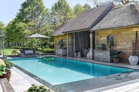 La piscine a été construite selon la norme vlarem, une législation qui s'applique aux piscines publiques en flandre. Pin Op Buitenzwembaden