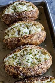 Whether you're trying to stretch your food dollar or creating a baked potato bar for place the potatoes directly on the middle oven rack. Easy Baked Potato Recipe In The Oven Microwave Air Fryer Grill