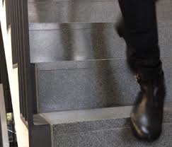 3 meter lange matten gibt es ab ca. Anti Rutsch Fur Die Treppe Online Kaufen Bei Mibenco Com