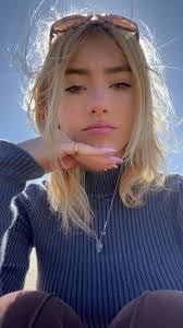 Lilah Perry's Instagram, Twitter & Facebook