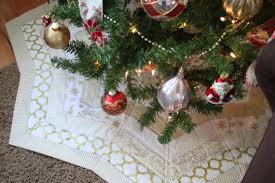Collars wrap more tightly around the stand to give them a more aesthetically pleasing finish. Gold Quilted Tree Skirt Pattern