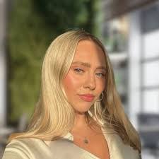 Fran Rowley's Instagram, Twitter & Facebook