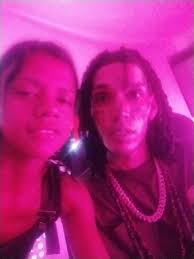 el mismo cantante le envió un saludo a mi hermanita Karen Tatiana y yo me  siento orgullosa porque él es un amor de persona es un cantante Melo y me  gusta la música él es demasiado ...