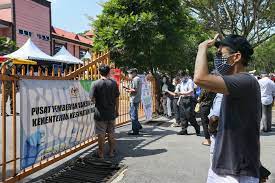 Menjalara ist eine wichtige gemeinde in kuala lumpur , malaysia. Confusion And Lack Of Proper Signages The Cause Of Chaos At Menjalara Vaccination Centre Malaysia Malay Mail