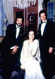 Teresa es una joven que no acepta su precaria situación económica, ella es egoísta y calculadora, se deja deslumbrar por el dinero de paulo, el mejor partido de su clase. Que Fue De Los Actores De Cuna De Lobos Tras La Novela Asi Continuaron Con Sus Carreras Novelas Cuna De Lobos Univision